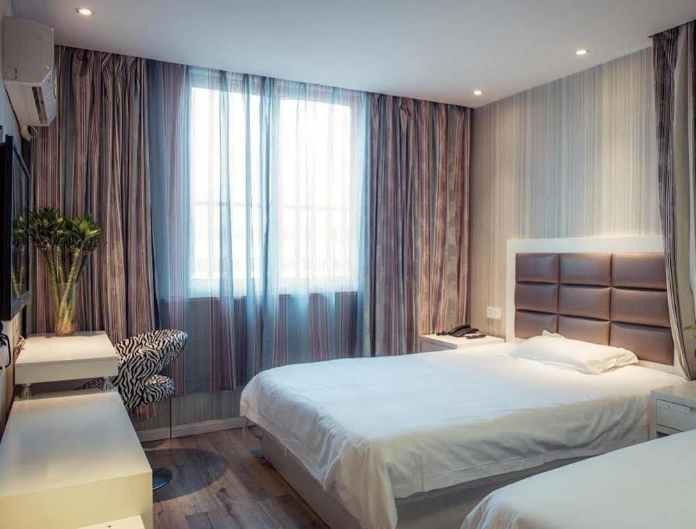 Milan Fashion Hotel Deqing Eksteriør bilde